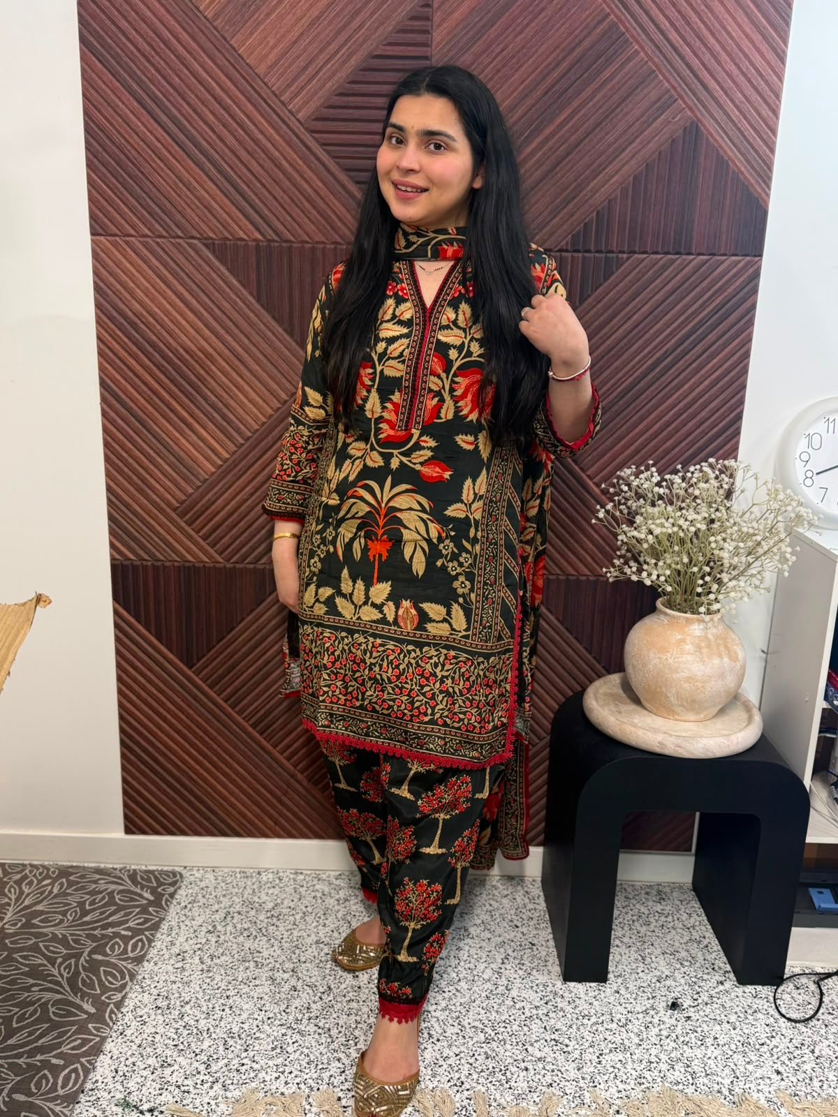 Taniya (Black)