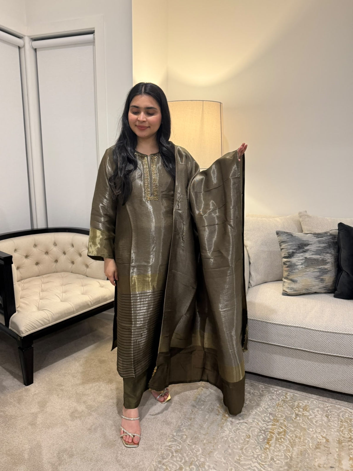 Munira (Golden)