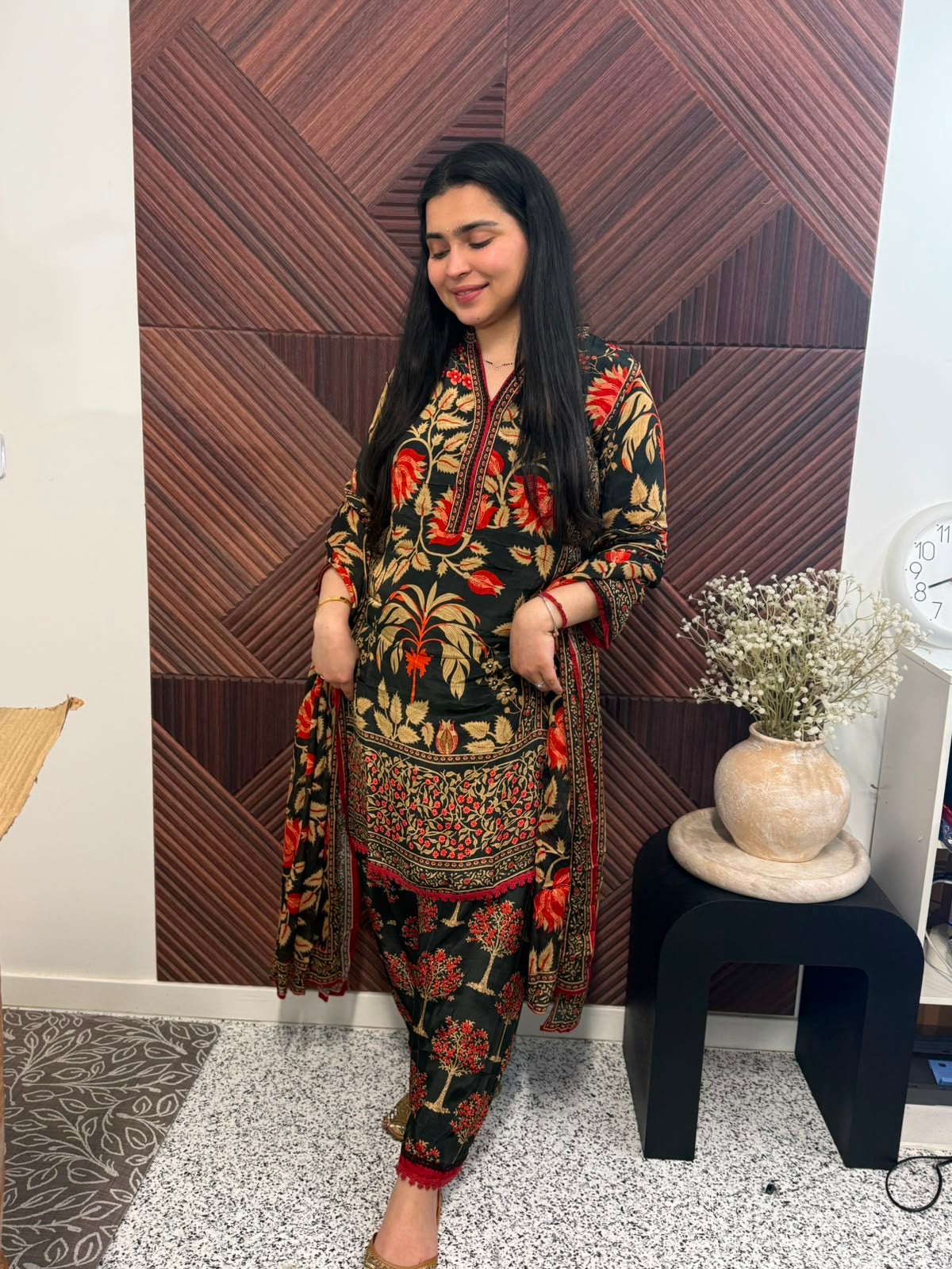Taniya (Black)