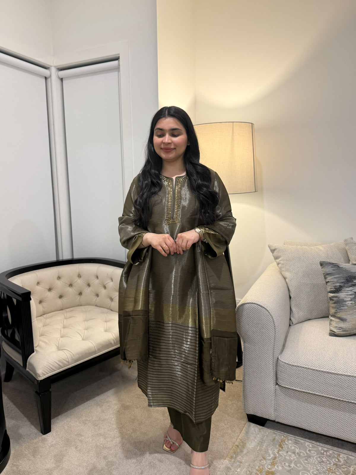 Munira (Golden)